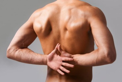 Первые симптомы грудного остеохондроза можно обнаружить самостоятельно в домашних условиях