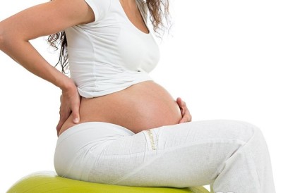 Часто боли в спине сопровождают беременных