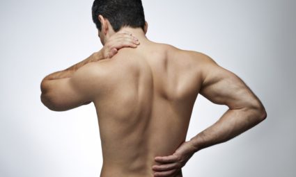  Обычно наблюдается боль в пояснице, отдающая в боковые области спины
