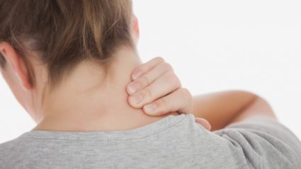 Боль в области шеи мешает поворачивать головой