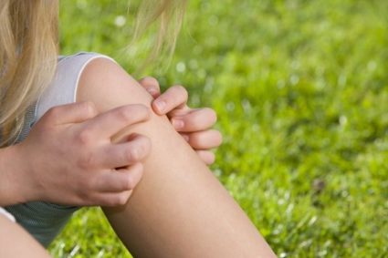 Симптомы неинфекционной формы болезни основаны на увеличении объема коленного сустава