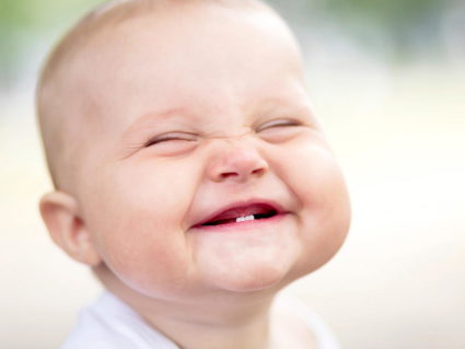 Первые зубы ребенка могут принести бессонные ночи