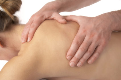 Для приведения в тонус мышц и снятия боли применяют также массаж 