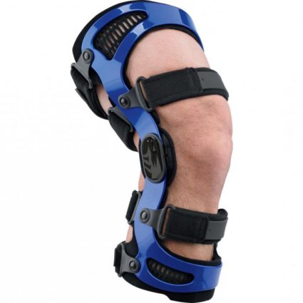Жёсткий бандаж предназначен для фиксации колена в статическом состоянии