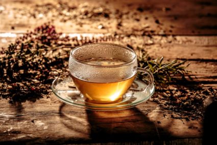 Получить здоровые суставы и межпозвоночные ткани можно при правильном потреблении чая