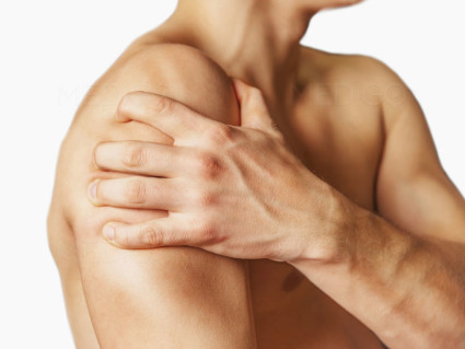 Ушиб плечевого сустава сопровождается болью даже в состоянии покоя
