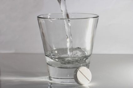 Таблетка и вода