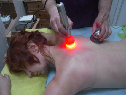 Лазеротерапия,состоит в том, что на тело воздействует гелий-неоновый лазер
