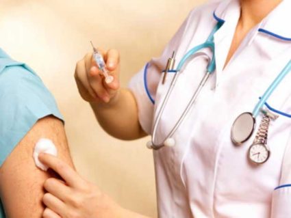 При некачественной вакцинации у человека может возникнуть аллергия на введённый препарат