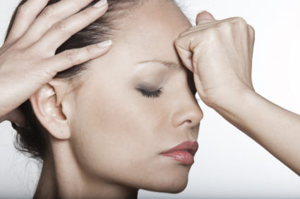 Постоянные головные боли - один из признаков кисты