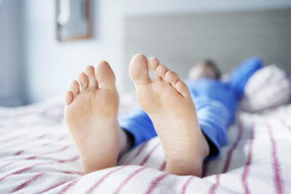Синдром беспокойных ног может возникать независимо от возраста человека