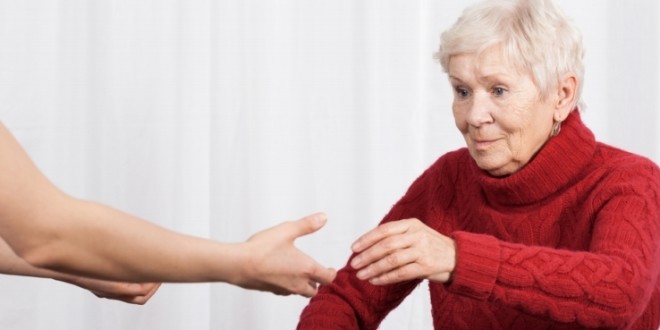 Пожилые люди подвержены остеопорозу